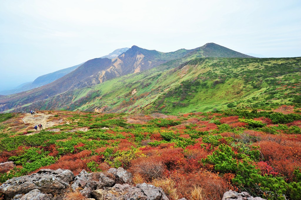 三本槍側より朝日岳をのぞむ