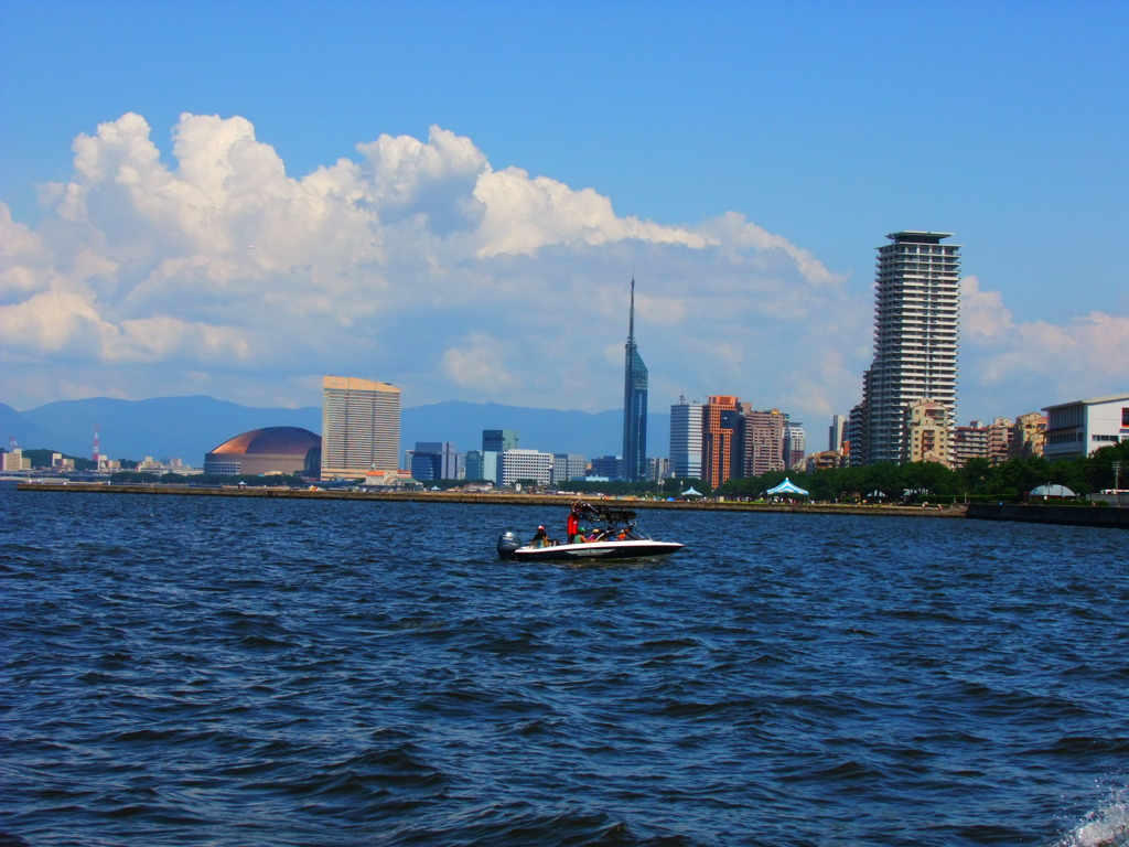 青い空，青い海