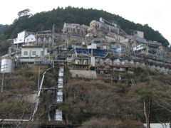 山の上の石灰工場