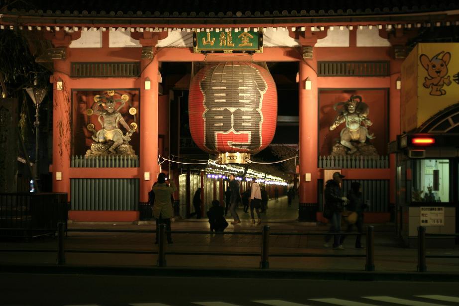浅草。かみなりもん、
