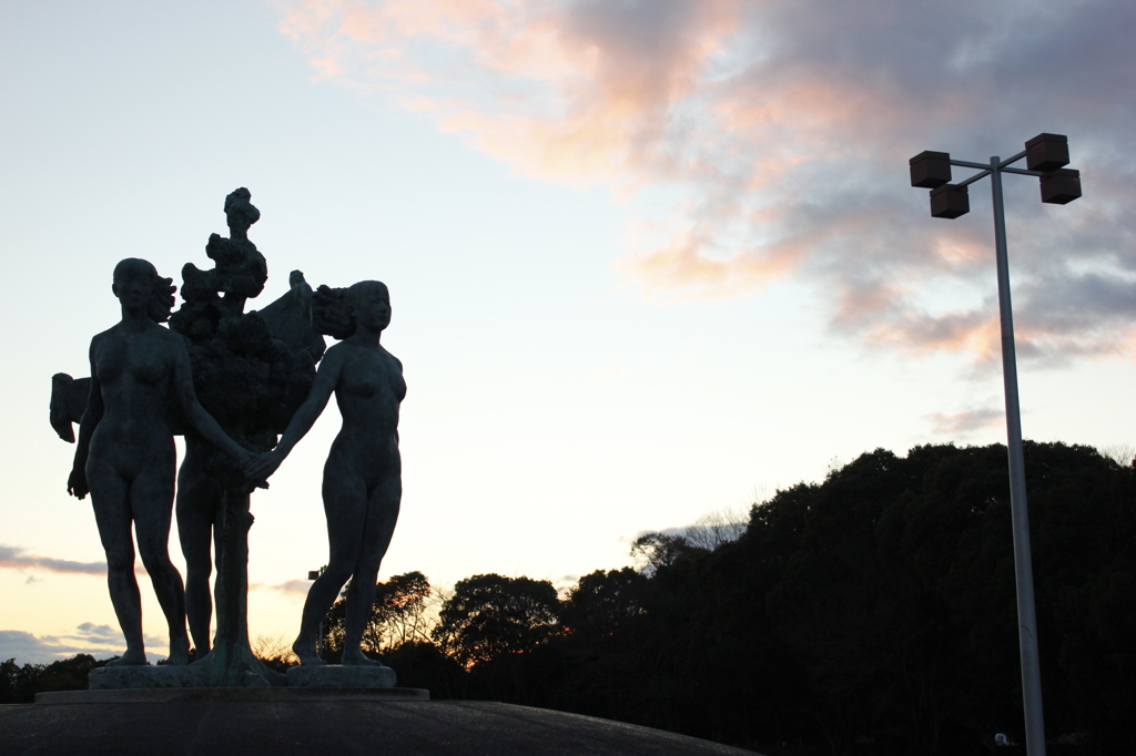 たたずんでいる。