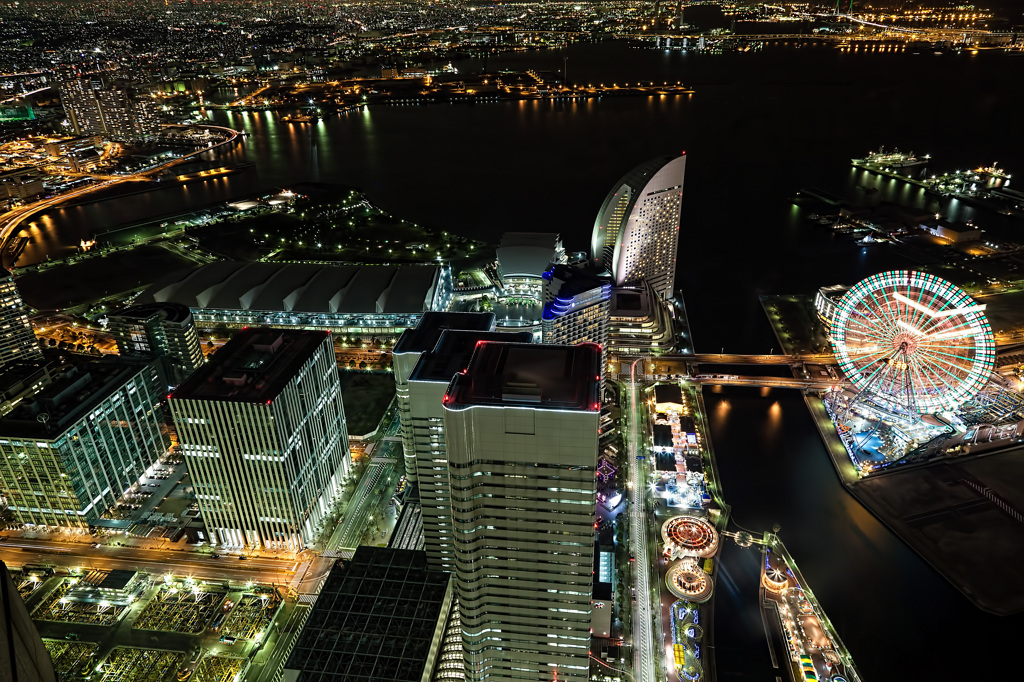 ランドマークタワー69階より、みなとみらいの夜景
