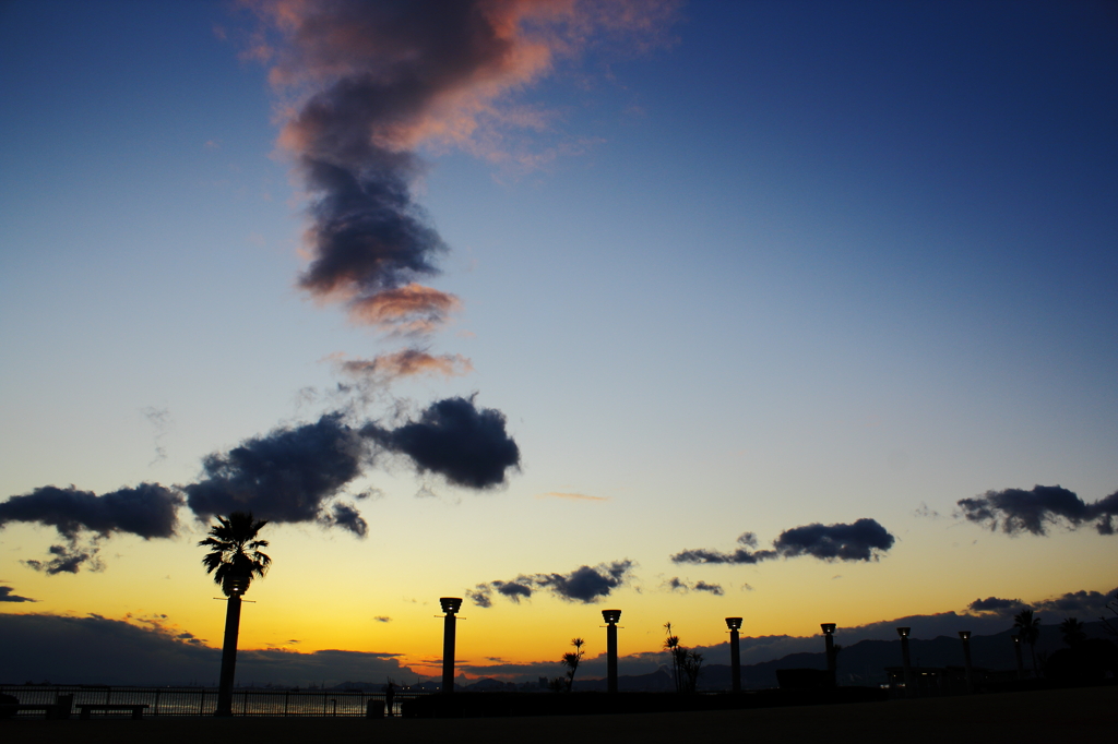 立雲の夕景