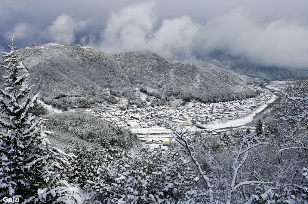 雪の城下町