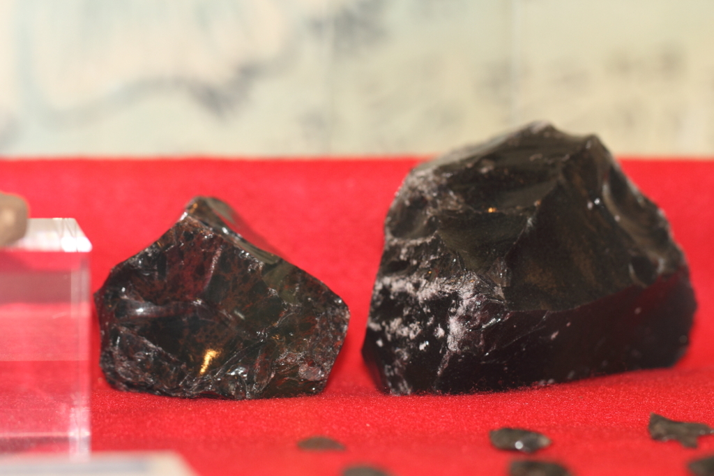 これは知床の黒曜石