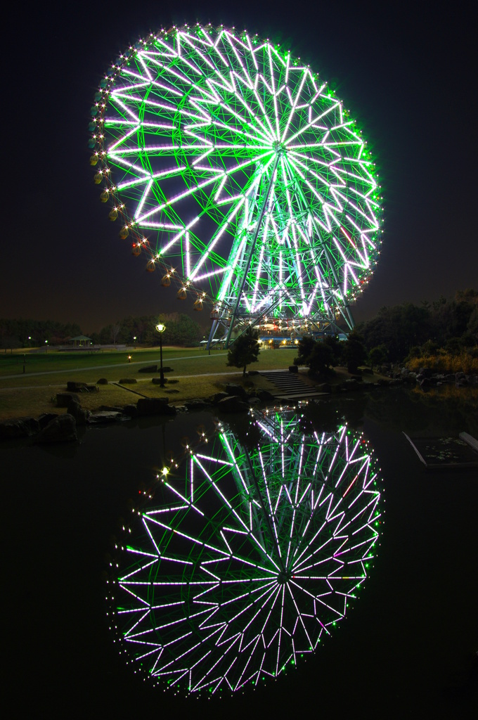 Reflective Ferris wheel