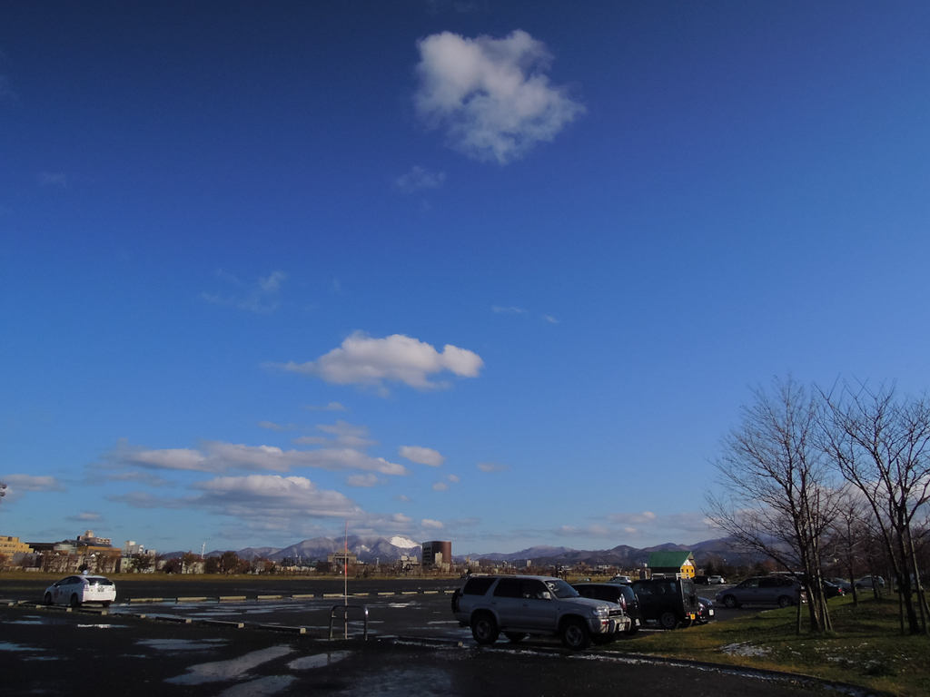 冬の澄んだ青空