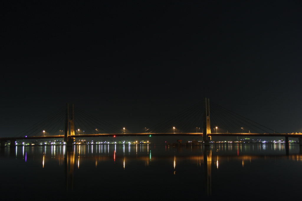 夜の大橋