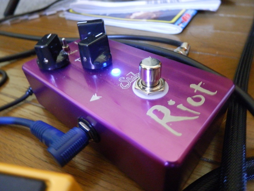 Suhr Riot Dist
