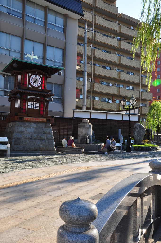 早朝の温泉街