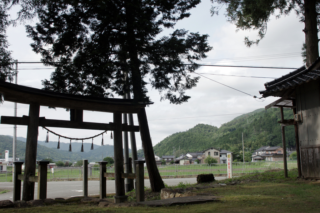 鳥居のある風景