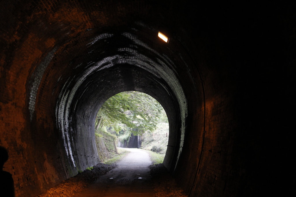 トンネル