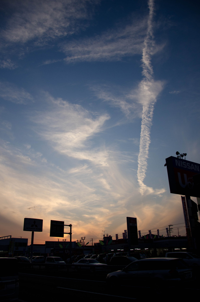 ある日の夕焼け・飛行機雲