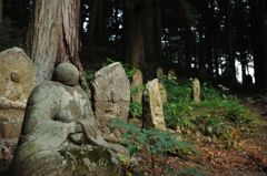 7日山石仏群