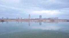 対岸の都