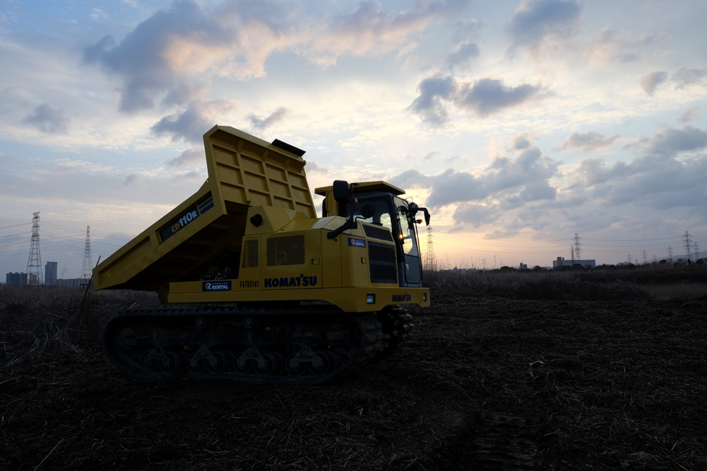 Crawler dump truck