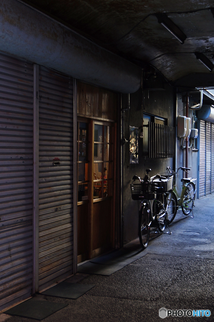 路地裏の自転車