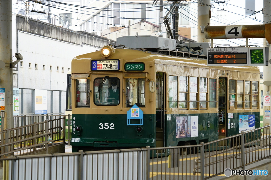 雨の己斐駅 