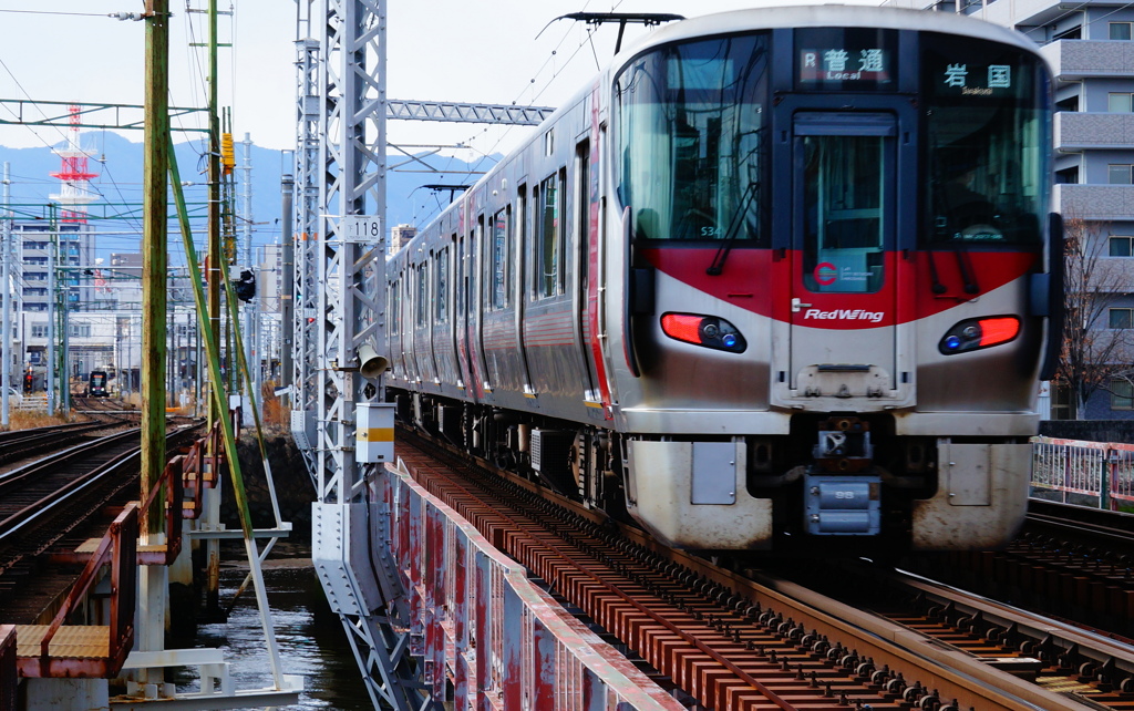 遠くに広電