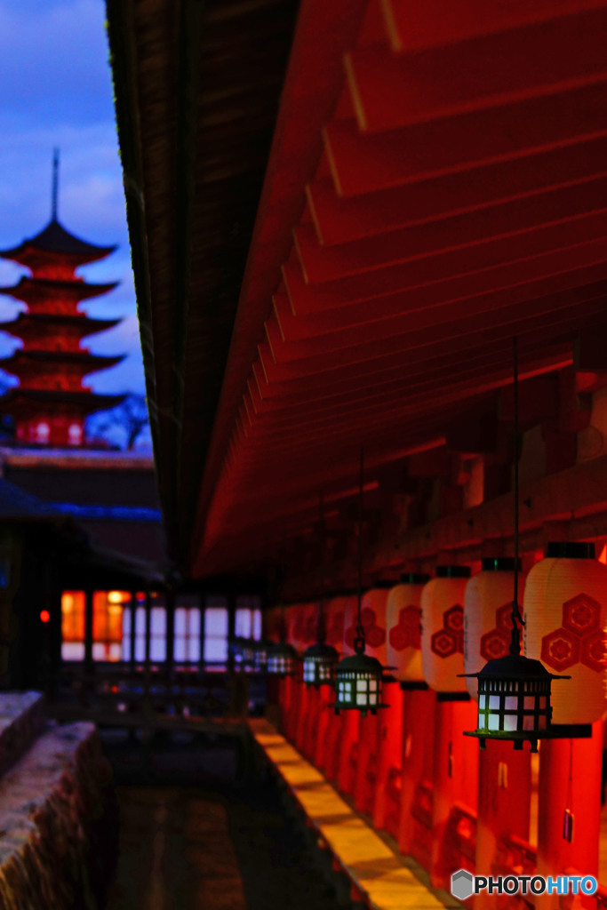 厳島神社-本殿回廊より