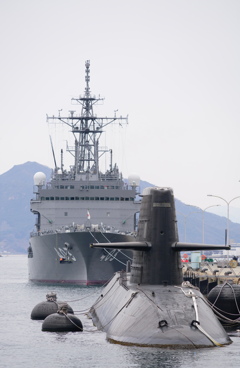 朝の潜水艦桟橋