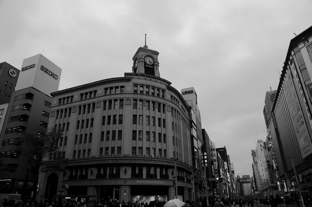 その時街は色を隠した