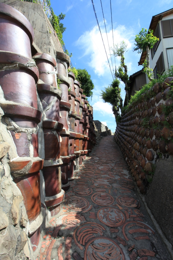 常滑の風景　土管の坂　空