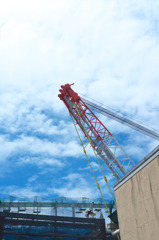 クレーンと空