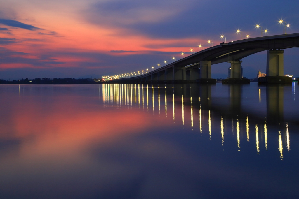 朝焼け琵琶湖大橋