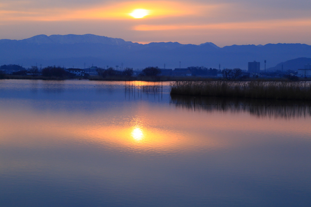 伊庭内湖の夜明け