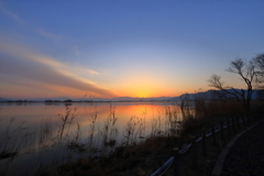 伊庭内湖の夜明け