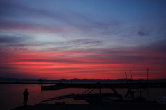 真っ赤に染める夕日