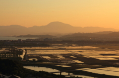 朝焼けの伊吹山