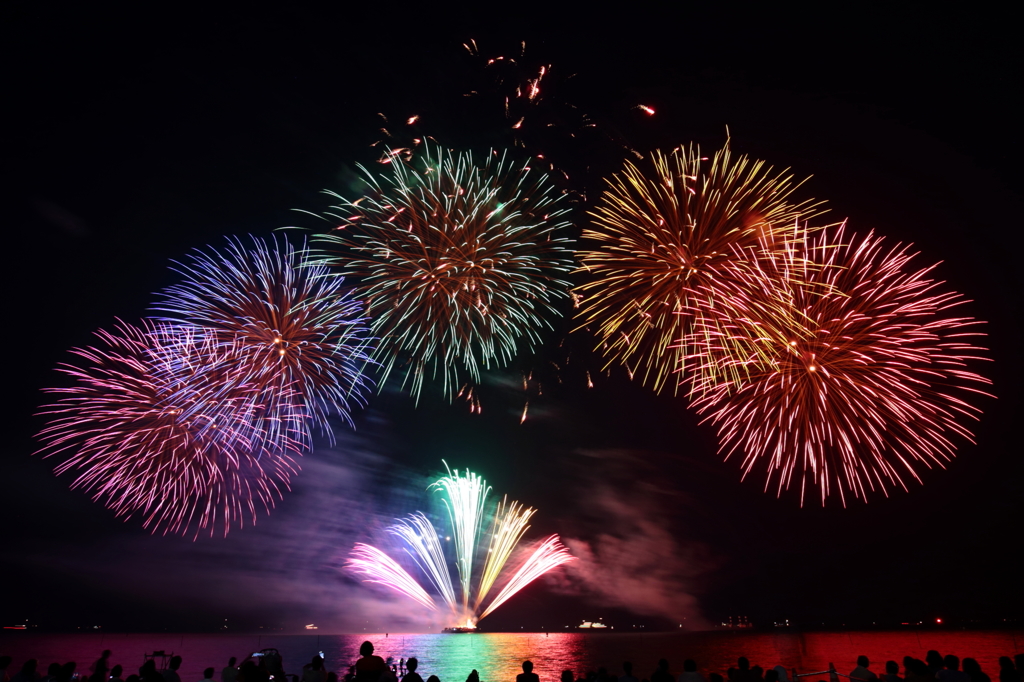 夜空に咲く花