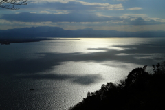 琵琶湖光と影