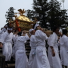 太鼓橋を渡る