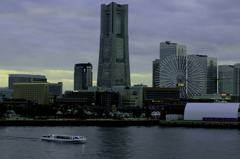 横浜　みなとみらい　の夕暮れ
