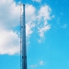 煙突と冬の青空
