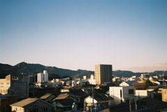 朝日を浴びる街並み