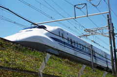 9735m