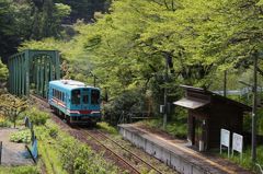 今にも出てきそう