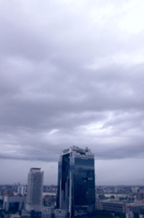 曇り空の摩天楼