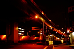 夜の高速道路