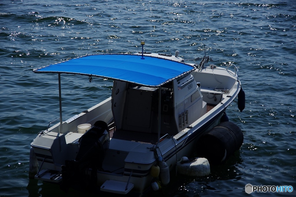 海に浮かぶ船②
