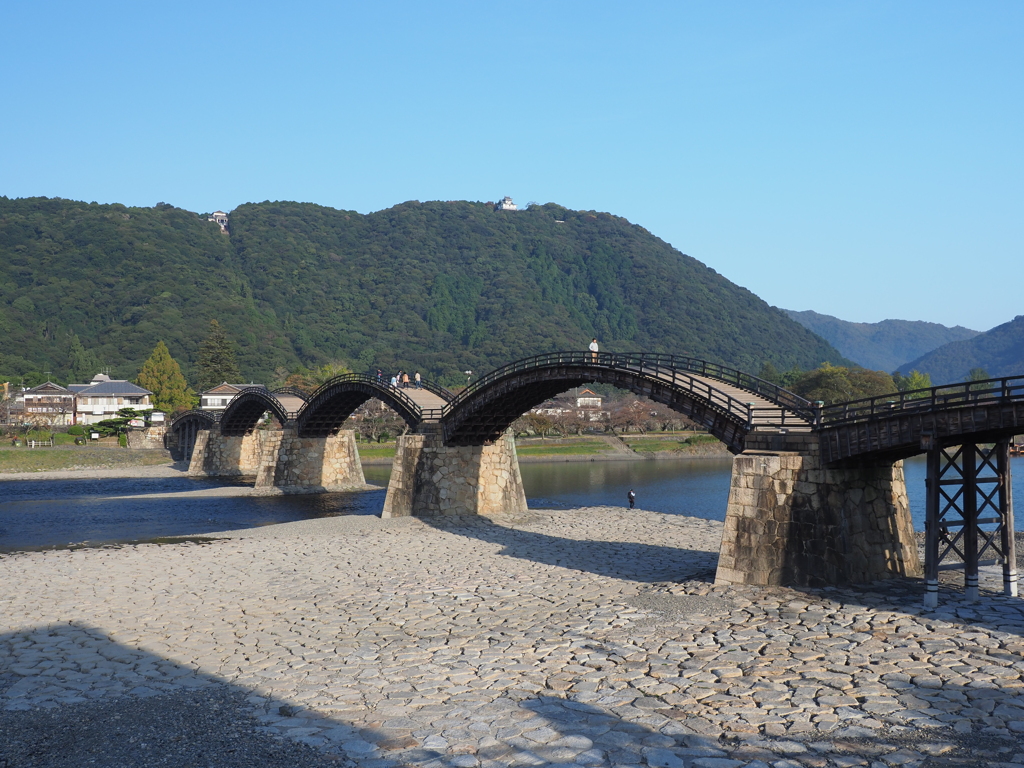 早朝の錦帯橋