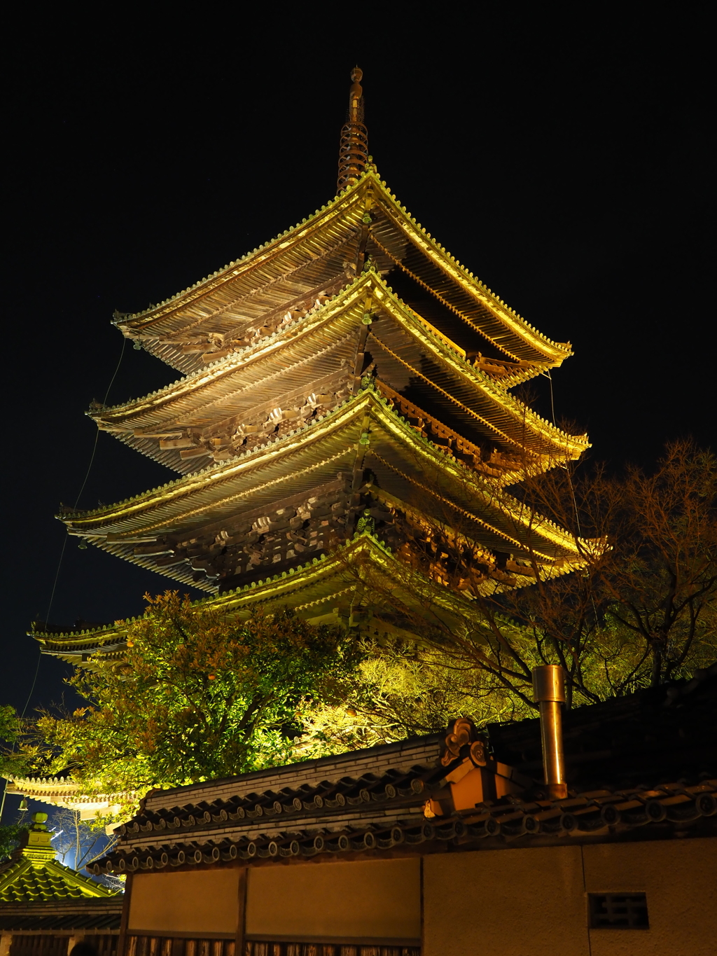 東山 花灯路 八坂の塔