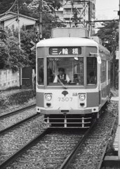 052