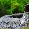 注ぐ水