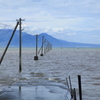 海に沈む道
