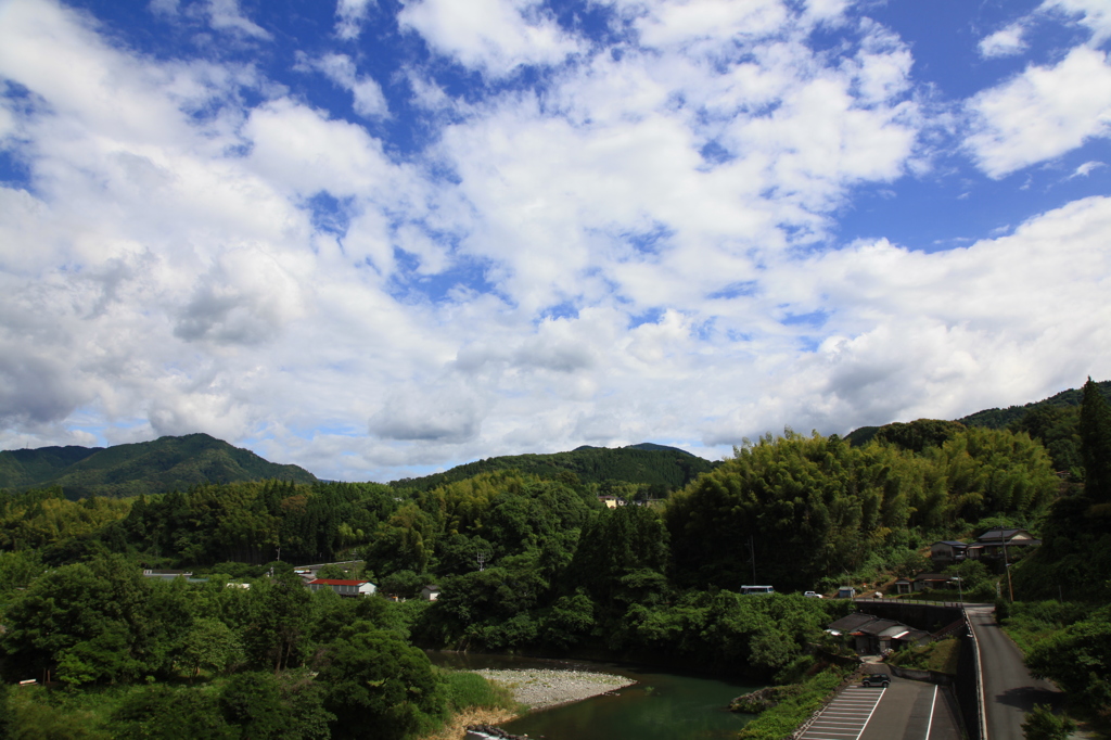 山間の路線バス